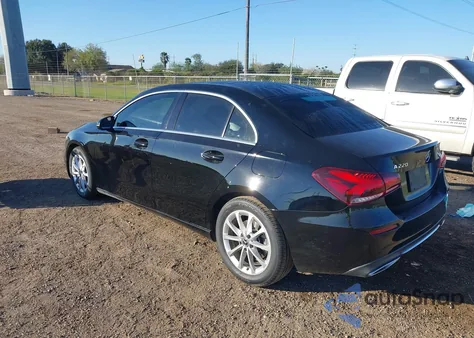 2020 Mercedes-Benz A 220 z USA, uszkodzony, nr VIN W1K3G4EB0LW044758